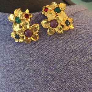 Gold flower clip-on earrings